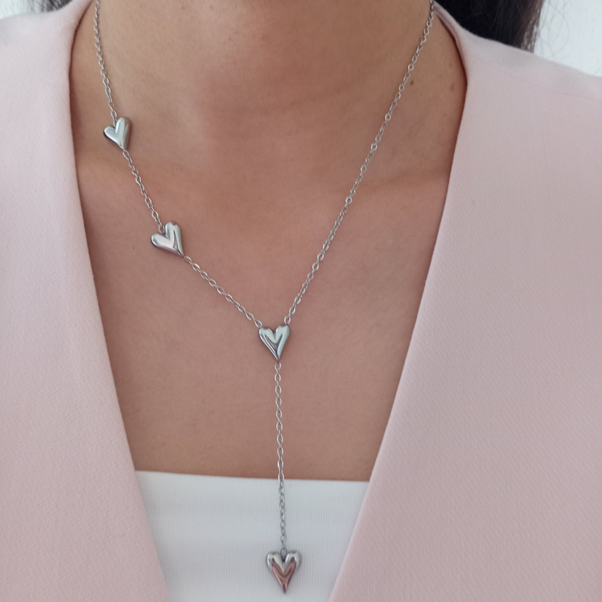   Collar corbatin corazones