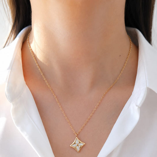 Collar flor dorado